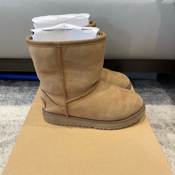 Classic II Weather Short Uggs - Toddler Size 12 - Picture 2 of 12